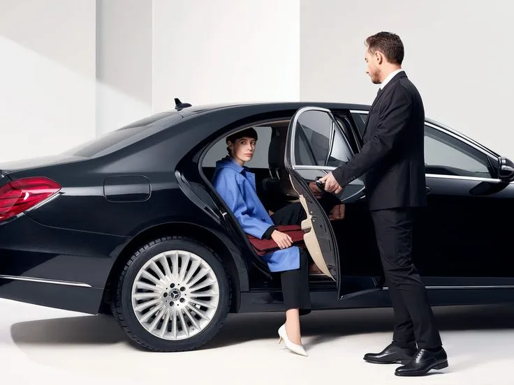 VIP transport to executive events and leisure trips, our Dubai chauffeur hire service is perfect for anyone who values premium experiences.