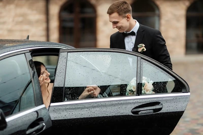 Personal luxury chauffeur guiding city tours in Dubai and Abu Dhabi, offering sightseeing, shopping trips, and day tours in premium vehicles for a comfortable and stylish experience.