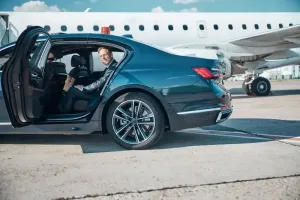 Dubai Airport Transfer and pickup with luxury chauffeur car